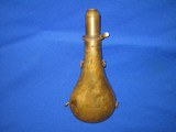 AN EARLY AND SCARCE "AM. FLASK & CAP CO.", "WALTON BROS." MARKED U.S. LIFE SAVING SERVICE POWDER FLASK IN FINE UNTOUCHED CONDITION - 4 of 11
