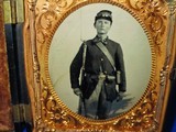 An Early 1/6 Plate Tintype Of A U.S. Civil War Infantry Soldier In Full Uniform With His Musket, Bayonet And All Accoutrements In Excellent Condition! - 3 of 4