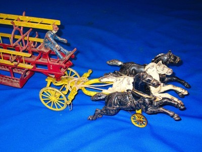Early & Scarce 1800's Large Cast Iron Three Horse Fire Ladder Pull Toy - Image 3 of 5
