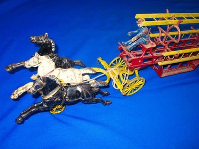 Early & Scarce 1800's Large Cast Iron Three Horse Fire Ladder Pull Toy - Image 5 of 5