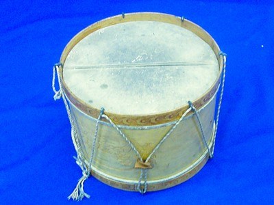 1800's Drum with a Carved Scene of CUSTERS LAST FIGHT, STAND - Image 4 of 5