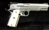 Smith & Wesson SW1911 - 1 of 2