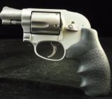 Smith ^ Wesson 638-3 38 SPL - 2 of 2