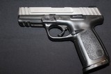 Smith & Wesson SD40 VE .40 S&W - 2 of 2