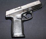 Smith & Wesson SD40 VE .40 S&W - 1 of 2