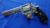 Smith & Wesson Model 686 .357 - 3 of 8