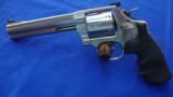 Smith & Wesson Model 629 Classic .44 Mag - 1 of 8