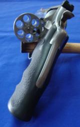 Smith & Wesson Model 629 Classic .44 Mag - 6 of 8