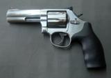 Smith and Wesson Model 686-6 Plus .357 - 2 of 5