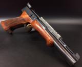 Browing Medalist .22 LR (Comes With Box) - 4 of 11