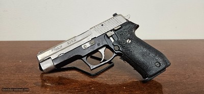 PRICE REDUCED !!!!!2 Tone German Sig Sauer P220 W/ Box + Safariland OWB Holster .45 ACP - Image 8 of 18
