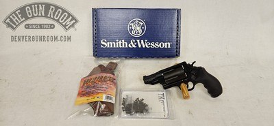 Smith & Wesson Governor .45 / .410 W/ Box + Holster + Clips