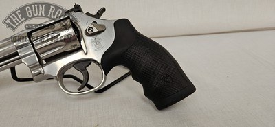 Smith & Wesson 617-6 .22LR - Image 2 of 19