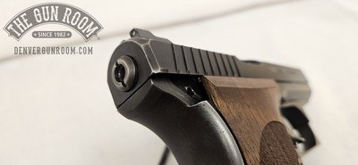 Heckler & Koch P7M13 9mm W/ 6 Mags + Holster + Griffe Grips - Image 11 of 20