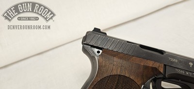 Heckler & Koch P7M13 9mm W/ 6 Mags + Holster + Griffe Grips - Image 10 of 20