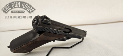 Heckler & Koch P7M13 9mm W/ 6 Mags + Holster + Griffe Grips - Image 17 of 20