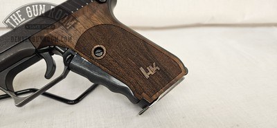 Heckler & Koch P7M13 9mm W/ 6 Mags + Holster + Griffe Grips - Image 3 of 20