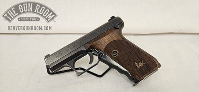 Heckler & Koch P7M13 9mm W/ 6 Mags + Holster + Griffe Grips - Image 2 of 20