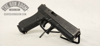 Glock 17 Gen 1 9mm W/ Tupperware - Image 13 of 19