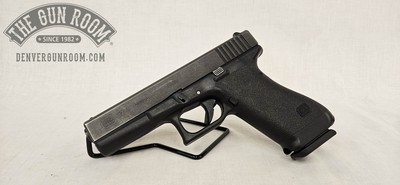 Glock 17 Gen 1 9mm W/ Tupperware - Image 2 of 19