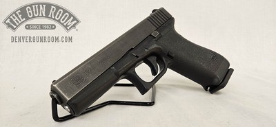 Glock 17 Gen 1 9mm W/ Tupperware - Image 7 of 19