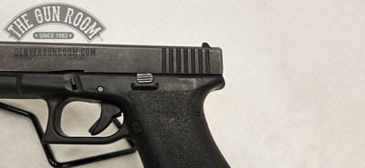 Glock 17 Gen 1 9mm W/ Tupperware - Image 4 of 19