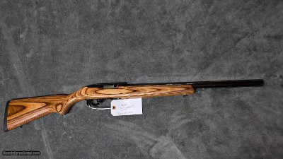 RUGER 10/22 TARGET .22LR IN EXCELLENT CONDITION WITH
20" HEAVY BARREL
