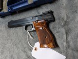 Smith & Wesson Model 41 in Excellent Condition, has 5.5' Barrel - 4 of 20