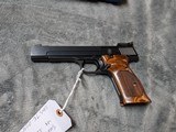 Smith & Wesson Model 41 in Excellent Condition, has 5.5' Barrel - 13 of 20