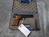 Smith & Wesson Model 41 in Excellent Condition, has 5.5' Barrel - 17 of 20