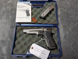 SMITH & WESSON PERFORMANCE CENTER 9MM TARGET CHAMPION, WITH 5" BARREL IN EXCELLENT CONDITION