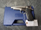 SMITH & WESSON PERFORMANCE CENTER 9MM TARGET CHAMPION, WITH 5" BARREL IN EXCELLENT CONDITION - 15 of 20
