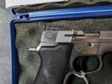SMITH & WESSON PERFORMANCE CENTER 9MM TARGET CHAMPION, WITH 5" BARREL IN EXCELLENT CONDITION - 5 of 20