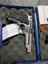 SMITH & WESSON PERFORMANCE CENTER 9MM TARGET CHAMPION, WITH 5" BARREL IN EXCELLENT CONDITION - 12 of 20