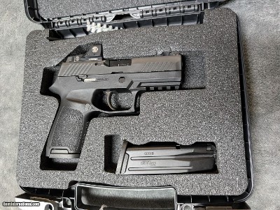 SIG SAUER P320C-9-BSS-RX IN LIKE NEW BARELY USED CONDITION