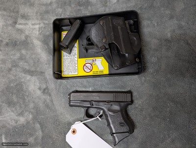 3RD GEN GLOCK 27 .40 S&W CAL. IN GOOD CONDITION