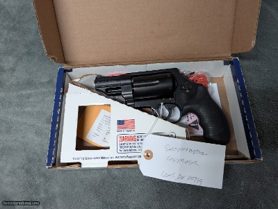 SMITH & WESSON GOVERNOR IN .45 Colt / .410 WITH 2.75