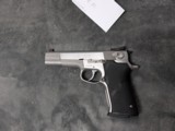 SMITH & WESSON 4006 PERFORMANCE CENTER IN EXCELLENT CONDITION - 18 of 20
