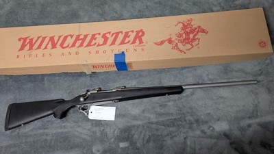 WINCHESTER MODEL 70 CRF SS SYN IN .300 WINCHESTER SHORT MAGNUM IN EXCELLENT CONDTION