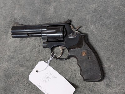SMITH & WESSON 586 4