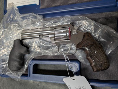 LIKE NEW IN BOX COLT KING COBRA TARGET .22LR WITH 4.25