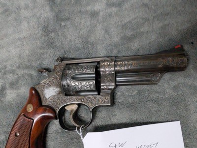 LANCE KELLY ENGRAVED S&W 25-5 .45 COLT IN VERY GOOD CONDITION - Image 4 of 20