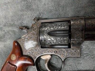 LANCE KELLY ENGRAVED S&W 25-5 .45 COLT IN VERY GOOD CONDITION - Image 2 of 20