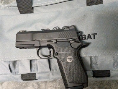 WILSON COMBAT EDC X9, IN EXCELLENT BARELY USED CONDITION WITH 3 EXTRA MAGAZINES, 3.25