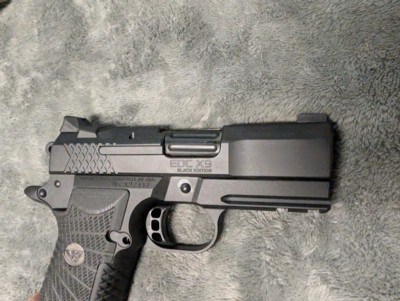 WILSON COMBAT EDC X9, IN EXCELLENT BARELY USED CONDITION WITH 3 EXTRA MAGAZINES, 3.25