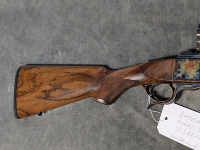 DAKOTA ARMS MODEL 10 IN .223 REM IN EXCELLENT CONDITION, WITH COLOR CASE HARDENED RECEIVER AND RINGS, 2