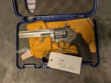 SMITH & WESSON MODEL 617-6 IN 22LR, 6
