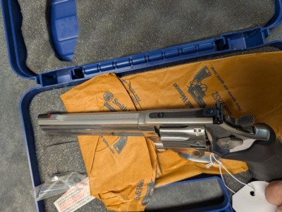 SMITH & WESSON MODEL 617-6 IN 22LR, 6