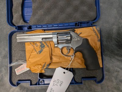 SMITH & WESSON MODEL 617-6 IN 22LR, 6