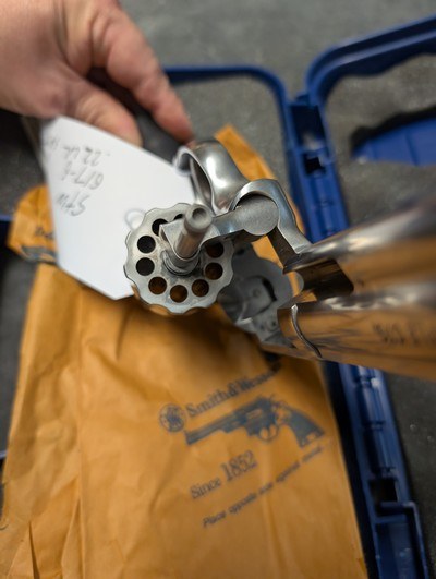 SMITH & WESSON MODEL 617-6 IN 22LR, 6